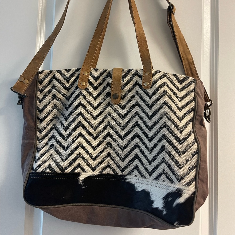 Dual purpose bag (purse, laptop, travel) w/crossbody, leather straps, faux fur.